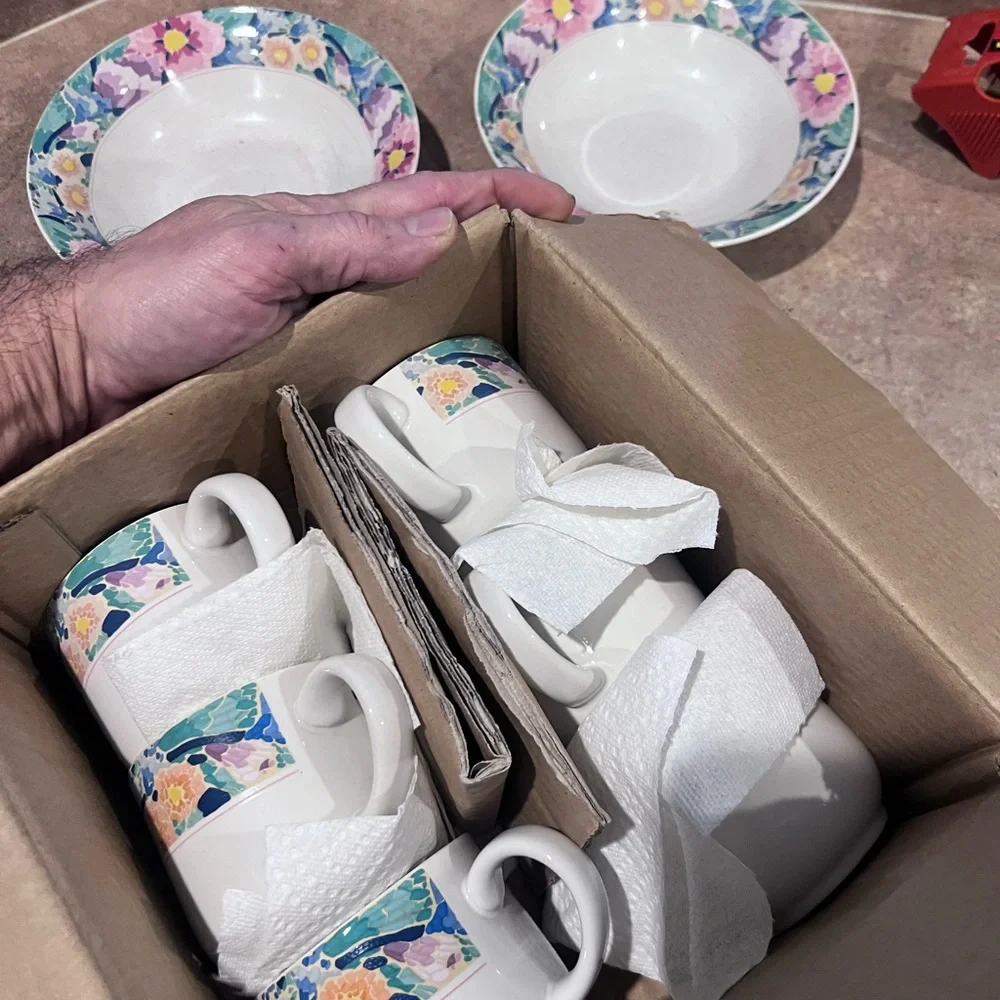 Set of 8 (2 bowls/6 cups) Sango ISLAND FLOWER Vibrant Floral Tableware Set GUC